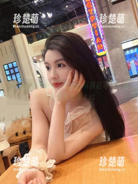 在办公室中绽放：Bangni邦尼写真作品的优雅与力量.txt