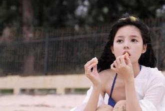 Feilin嗲囡囡 – 精选就是阿朱啊浴缸图包,水里捞出的笑点让你笑到停不下来!.txt