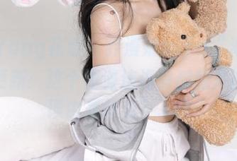HuaYang花漾 – 乔漫妮mina“海边”图集更新:这个海滩连海鸥都想来抢镜的理由是什么?.txt