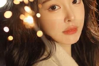 HuaYang花漾 – 余馨妍校园高清图册，感受青春的纯真与活力.txt