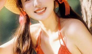HuaYang花漾 – 心上可Flora以裤里丝为主题的写真，令人心动的图片定能让你爱上.txt