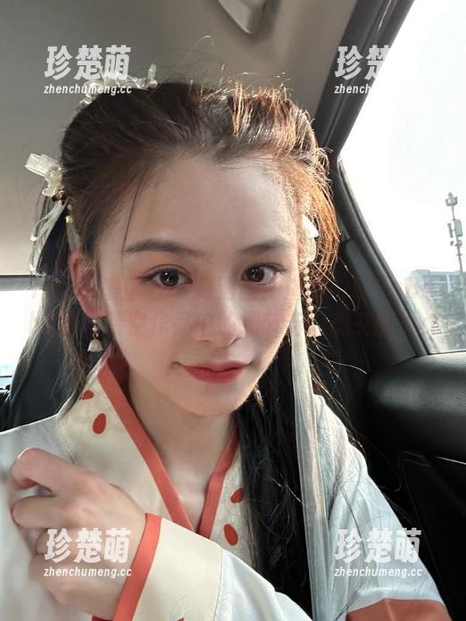 IMiss爱蜜社-LalaBaby啦啦 IMiss爱蜜社 - 高清图册揭秘:LalaBaby啦啦镂空作品中的细节与幻想交融.txt
