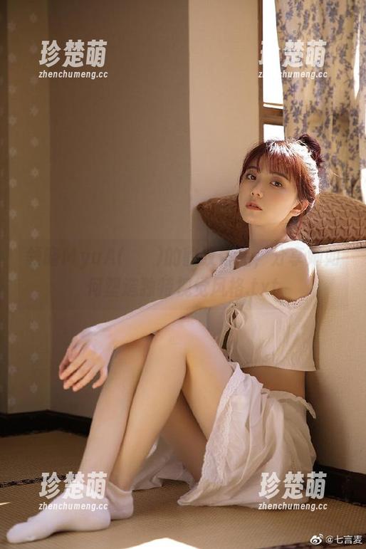 领略MyuA(뮤아)的豹纹作品，分享她如何塑造独特视觉风格.txt
