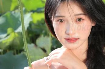 从涩谷街头到私人写真，Rioko凉凉子的《年上の韵》图集让人眼前一亮！.txt