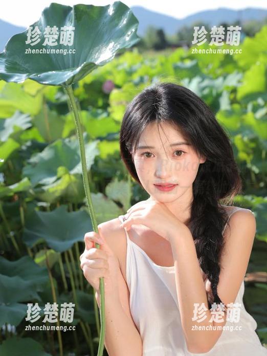 从涩谷街头到私人写真，Rioko凉凉子的《年上の韵》图集让人眼前一亮！.txt