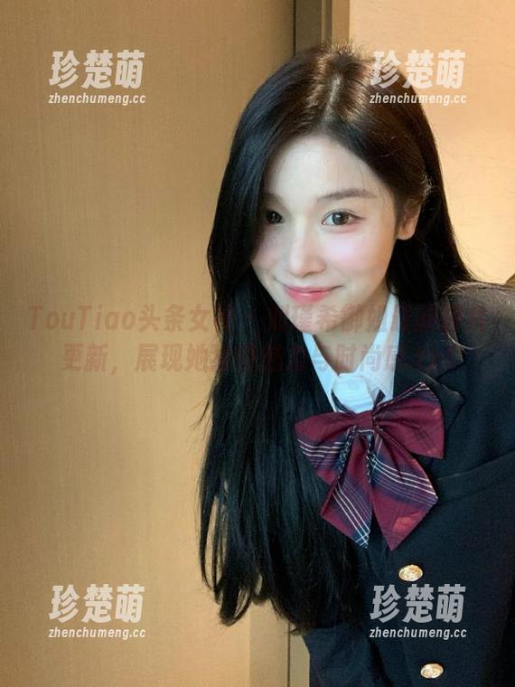 TouTiao头条女神-刘瑾希 TouTiao头条女神 - 刘瑾希御姐最新图片更新,展现她独特魅力与时尚感.txt
