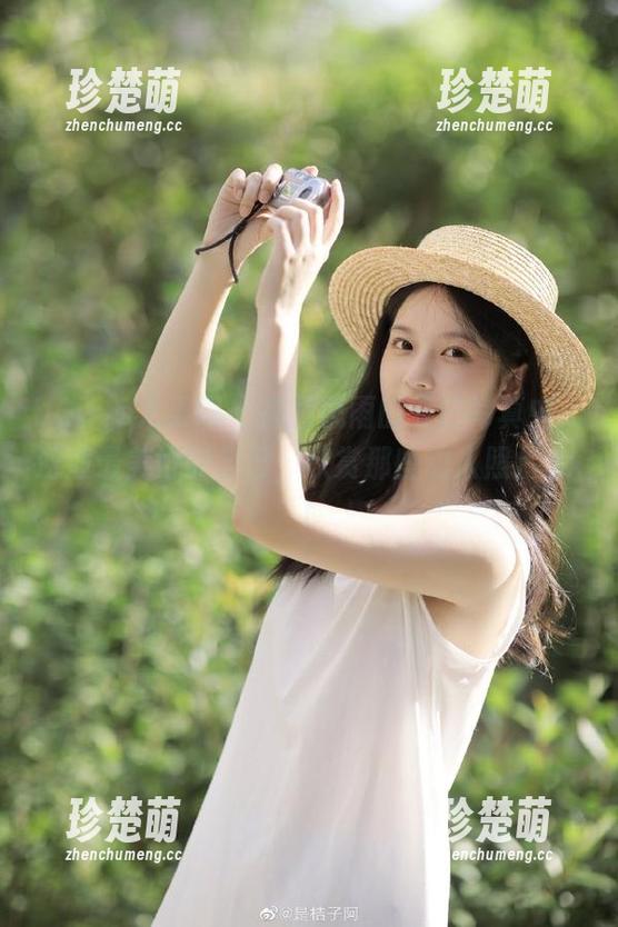 UGirls尤果网-孟思雨 UGirls尤果网 - 在孟思雨的夏日写真中,邂逅最美好的自己,欣赏那些动人照片.txt