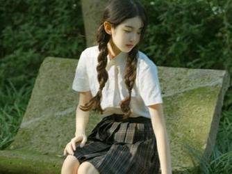 UGirls尤果网 – 苏糯米的高清写真集：重现修女的古典之美与现代魅力.txt