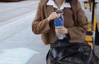 XIAOYU语画界 – 77qiqi少女写真作品合集:记录每一瞬间的青春与梦想.txt