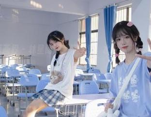 XIAOYU语画界 – 林星阑泳池写真集：水中风情与美图交织的诗意.txt