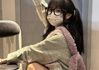 XIAOYU语画界 – 顾桥楠教室摄影原图在线发布，展现她对生活的独特视角.txt