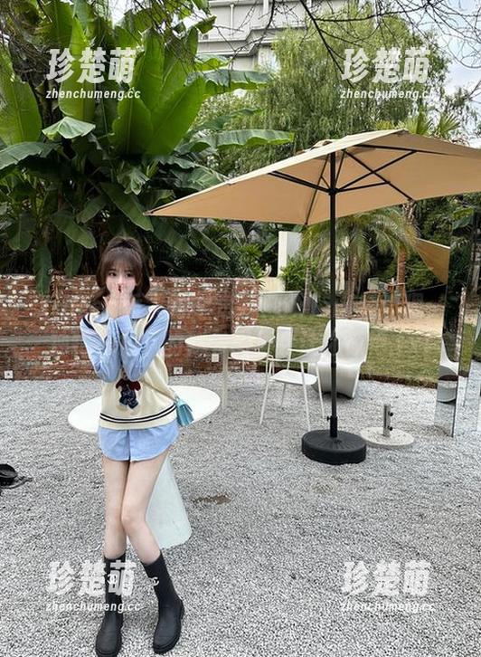 Xiuren秀人网 - 透视FoxYini孟狐狸：独特视角下的秘书图集会让你惊艳.txt