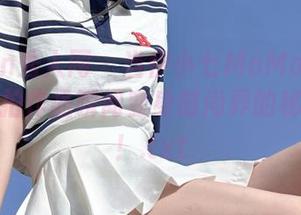 Xiuren秀人网 – 当伊小七MoMo遇上女孩，私拍作品瞬间变身时尚界的秘密武器！.txt