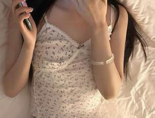 Xiuren秀人网 – 细腻与诗意：大琪琪Emily白裙的写真合集，别致套图带你感受唯美瞬间.txt