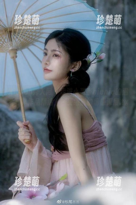Xiuren秀人网-小薯条nienie Xiuren秀人网 - 走进小薯条nienie的温柔写真作品精选,感受细腻的情感深度.txt