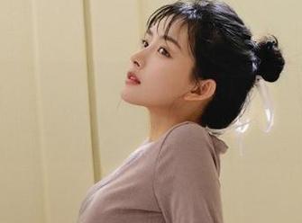 Xiuren秀人网 – 带你一起欣赏林文文的泳池美图，绝美套图让人心动不已.txt