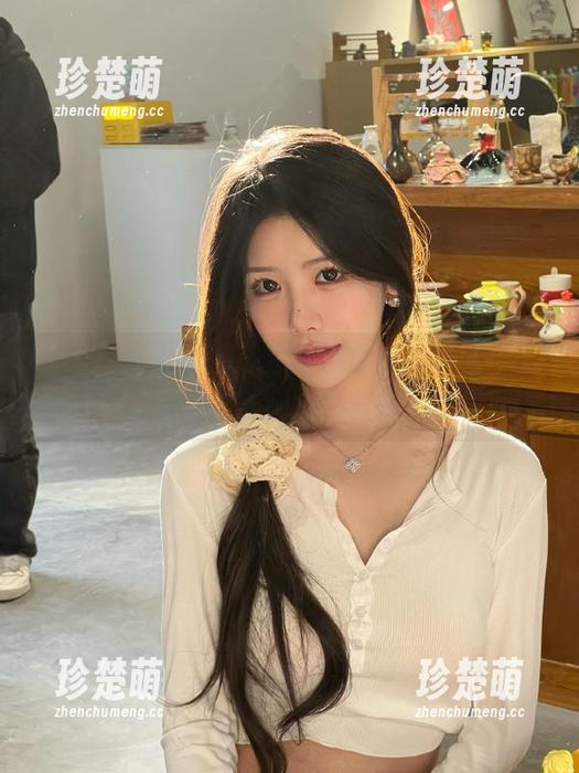 Xiuren秀人网-龙泽美曦 Xiuren秀人网 - 龙泽美曦最新高清作品:尽显诱人美腿的迷人瞬间.txt