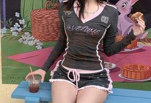 YouWu尤物馆 – 在线看！Seven小七的裸足图集，春天的气息扑面而来.txt