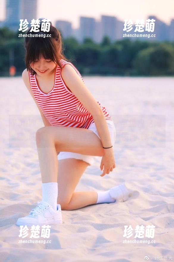 YouWu尤物馆 - 夏小秋秋秋与纯白之间的故事：高清写真勾勒细腻瞬间.txt