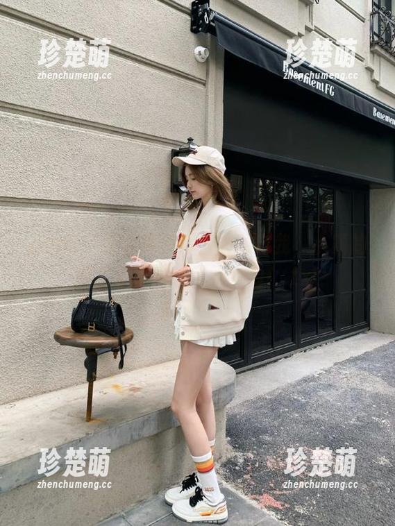 pans-小颖 pans - 在泳池边尽情展现自我,小颖的图库分享展现无限魅力!.txt