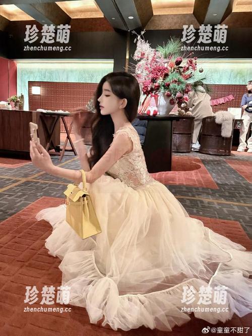 pans-锐锐 pans - 高跟鞋与时尚的邂逅,锐锐写真集精选,让优雅成为你的代名词!.txt