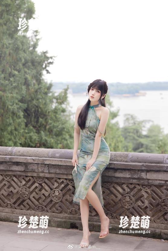 不呆猫 邀您欣赏不呆猫的免费白月光图册,感受她镜头下的柔美与神秘!.txt