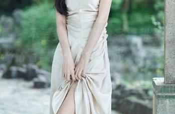 微密圈 – 不爱笑的赛琳独家福利写真,带你领略钻石黑网的绝美风光,感受艺术的魅力!.txt
