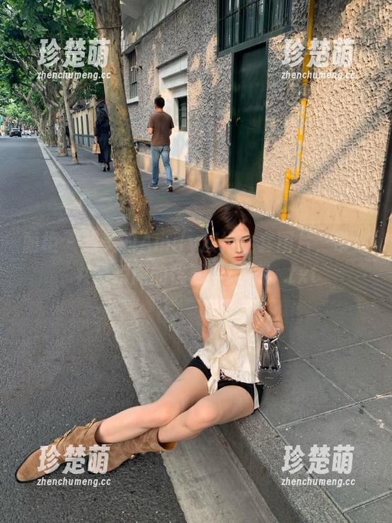 丽柜 - 超美的Amily旗袍全套图片，带你共赏瞬间的优雅与风采！.txt