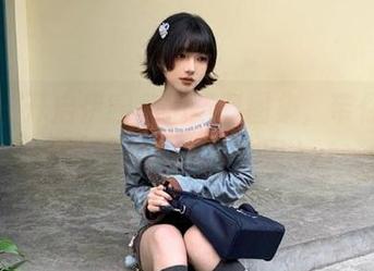 丽柜 – 开启伊园私拍圣诞图集，带你走入一个迷人的节日世界.txt
