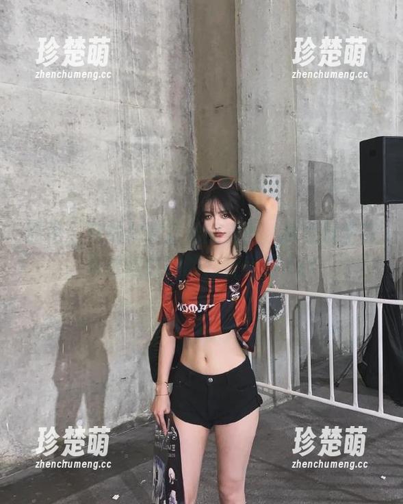 丽柜 - 在线欣赏凉儿的美图，探索双生花与香丝情圆的独特美感.txt