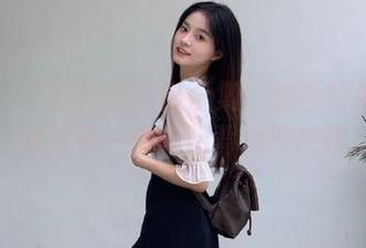 丽柜 – 子晴豹纹摄影合集：融合时尚与自然，体验每一张套图背后的故事.txt