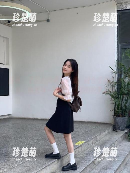 丽柜-子晴 丽柜 - 子晴豹纹摄影合集:融合时尚与自然,体验每一张套图背后的故事.txt
