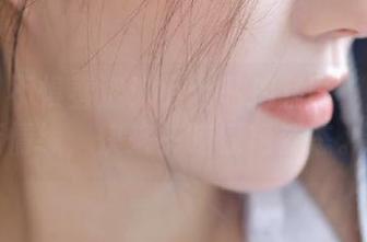 丽柜 – 不惧羞涩！小七私拍套图：双生花伊莲情缘，快来一睹惊艳姿态。.txt