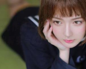 丽柜 – 定制作品中的慕子清纯气息,演绎出真实与幻想的交融.txt