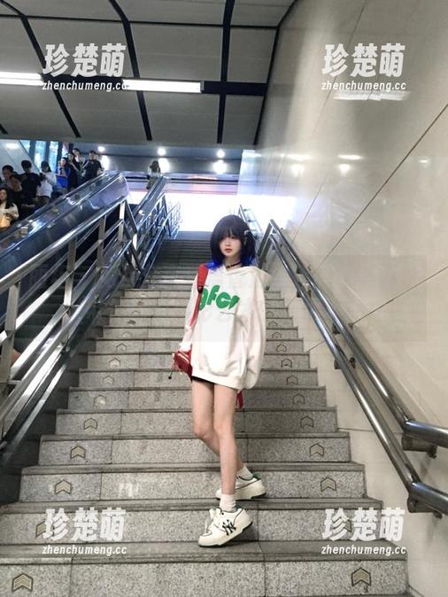 丽柜-潘潘 丽柜 - 免费分享潘潘香浴名莲的绝美图片,带你探索摄影艺术的新境界.txt