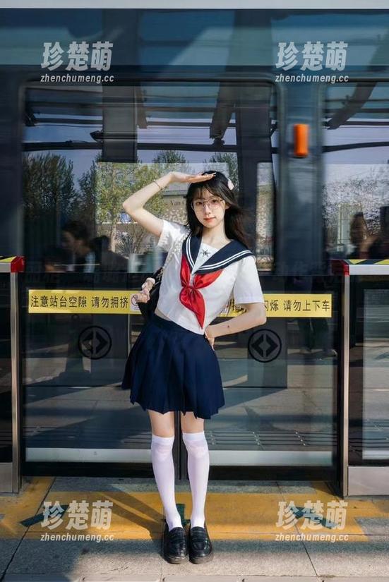 丽柜-璐璐 丽柜 - 璐璐运动作品集:每个动作背后的故事,精选精彩瞬间.txt