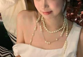 丽柜 – 钟情网袜写真全套，集美貌与奇葩于一身的绝妙表现！.txt