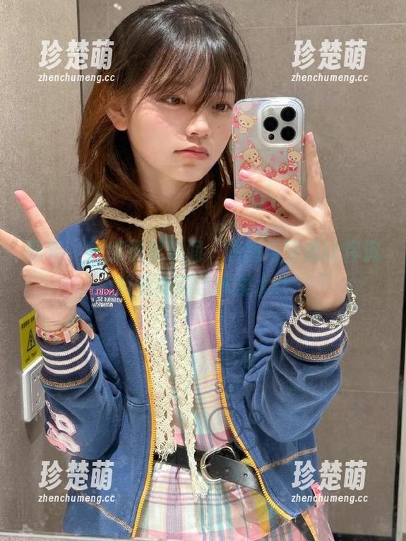 丽柜-钟晴 丽柜 - 钟晴温柔瞬间,原图与壁纸让你沉醉在她的艺术里.txt