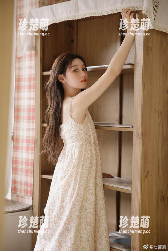 丽柜-黄芬 丽柜 - 探索黄芬的办公室写真合集:每一张都是心灵与美的完美交融,尽在网盘分享.txt