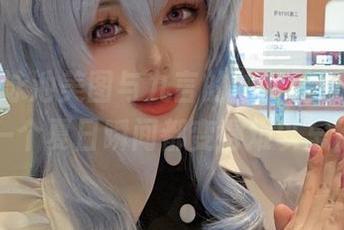 精美的泳池美图与九言的独特壁纸风格，让每一个夏日瞬间都变得难以忘怀.txt