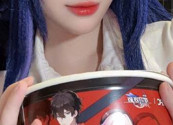 家政女仆写真魅力无穷,九言用照片展示生活的另一面.txt