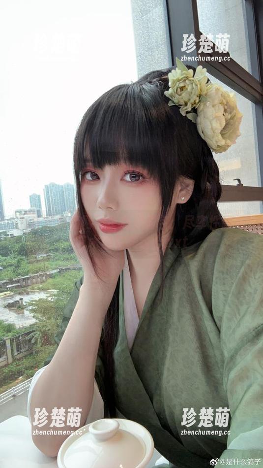 九言定制渔网黑丝私房图包：尽享性感与艺术的完美结合.txt