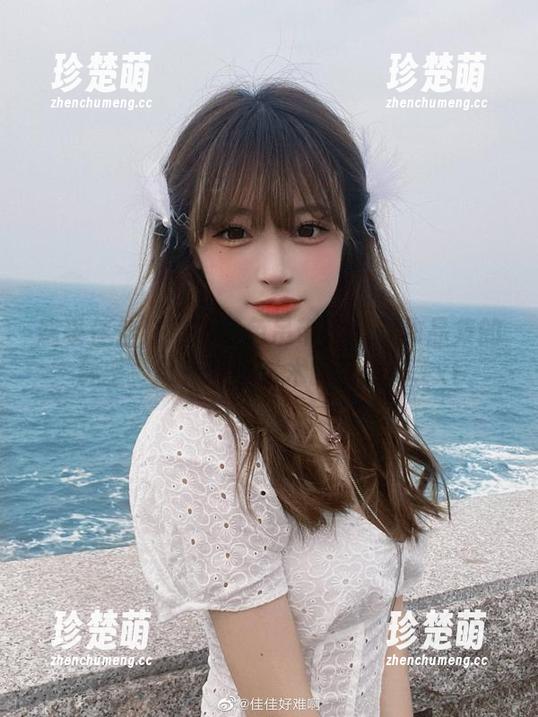 感受佳佳好难啊蓝色吊带体操服作品集的魅惑，掀开写真艺术的新篇章.txt