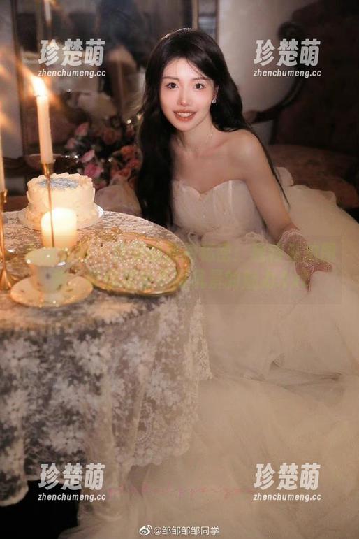 克拉女神-佳莹 克拉女神 - 佳莹的旅拍秘密:独特私拍图包,带你感受不同风景的魅力.txt