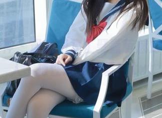 克拉女神 – 最新图集汇聚嘉萌魅力，萌妹人字拖性感又可爱！.txt
