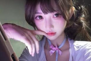 克拉女神 – 精选写真:妮子的办公室风采,探索她工作中的美丽瞬间.txt
