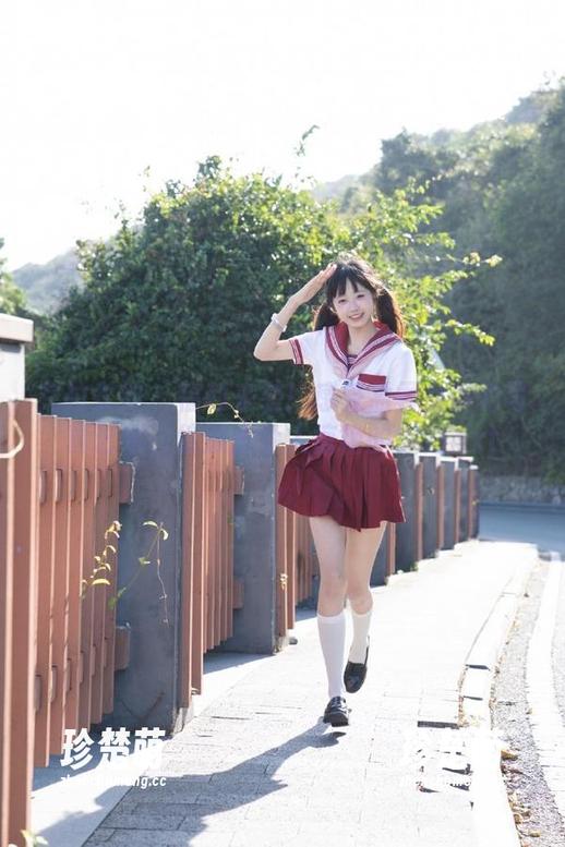 克拉女神 - 福利来袭！感受孟君女神的写真艺术，绽放出令人惊艳的魅力.txt