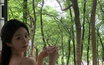 克拉女神 – 最新汤怡御姐写真合集,释放精致与性感的完美结合.txt