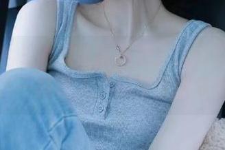 克拉女神 – 钟淇最新图册:这位厨娘的美貌和厨艺一样诱人,绝对值得你收藏.txt