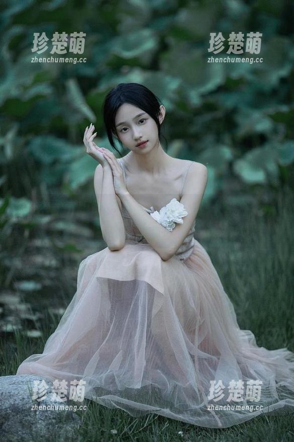 微密圈 - 跟随兔宝妮to探索春日魅力：精美套装原图合集等你来欣赏.txt